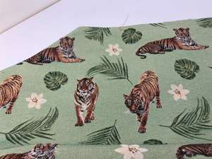 Møbelstof - deko/pudestof med tigere på en smuk grønlig bund, restestykke på 80 cm